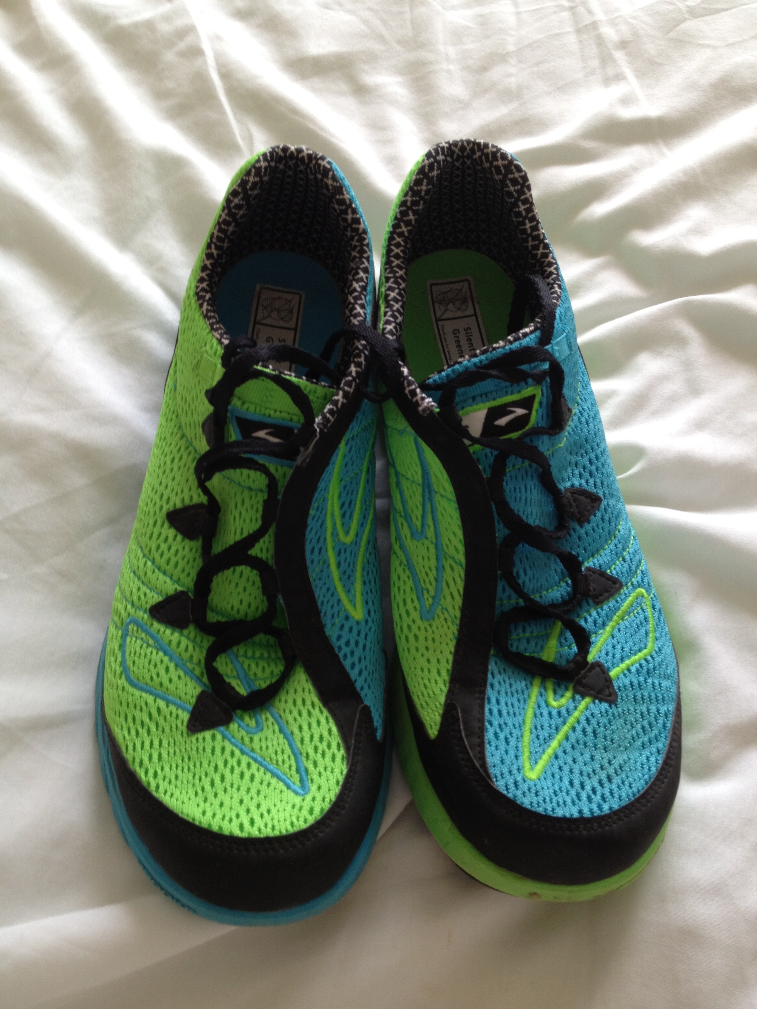 brooks green silence shoes